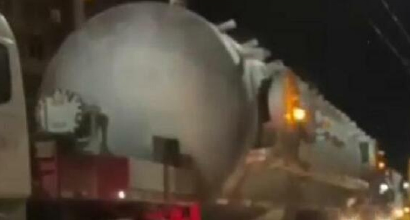 На парковке одного из торговых центров Новороссийска подростки разгромили автомобиль