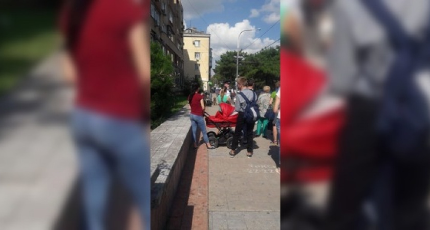 В центре Новороссийска нашли подозрительную сумку: на месте работает кинолог