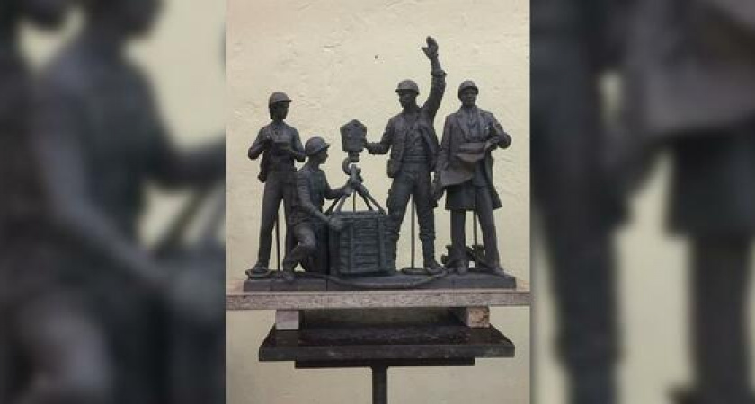 Установка памятного знака «Портовикам Новороссийска» началась на набережной города-героя