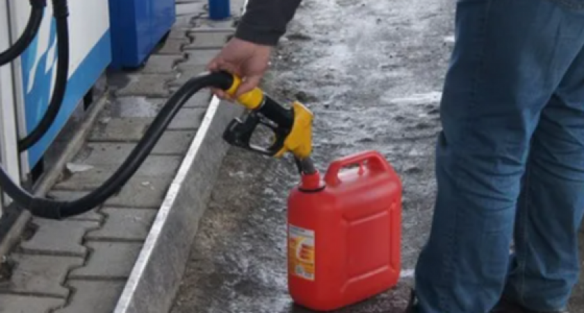 На одной из АЗС жительнице Новороссийска вместо пяти литров бензина продали всего четыре