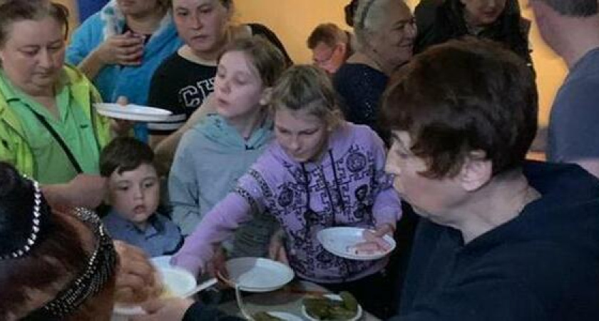 «Голодные и изможденные беженцы идут потоком»: волонтеры из Новороссийска доставили 14 тонн гуманитарной помощи для жителей Донбасса. Фото и видео с места событий