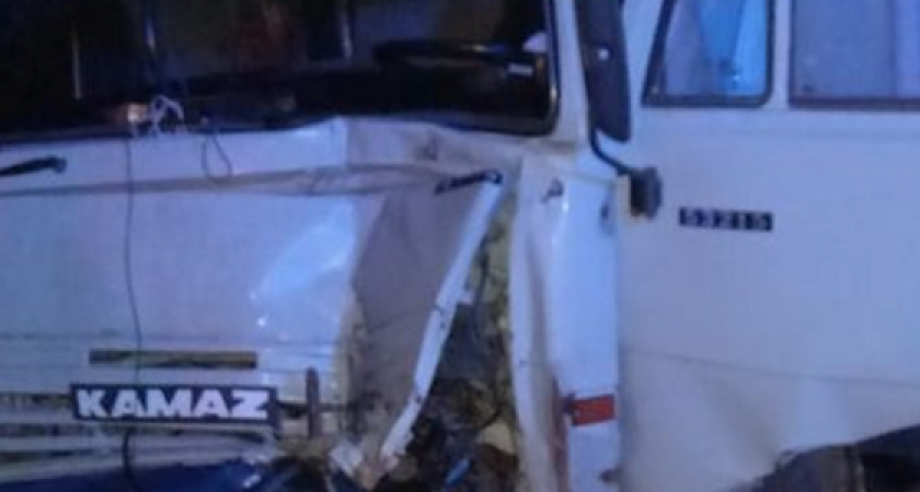 На Волчьих воротах ночью произошло еще одно ДТП, пострадал водитель КамАЗа