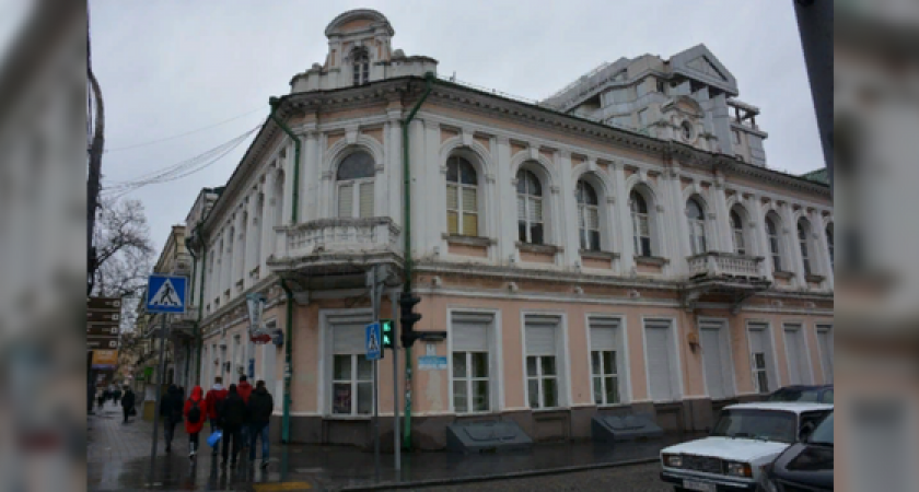 «Выглядит как-то убого!»: жители Новороссийска пожаловались на состояние здания центральной городской библиотеки