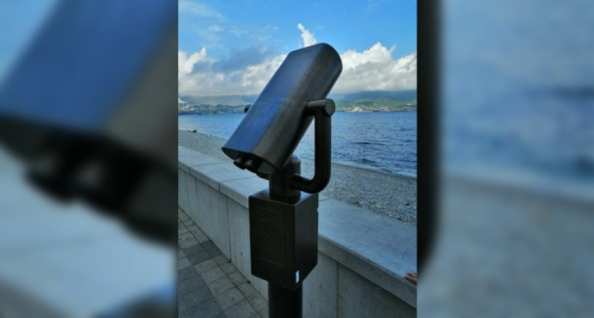 «Это Россия!»: бинокль, установленный на набережной Новороссийска принимает деньги, но не работает