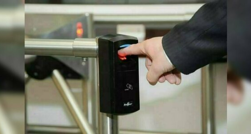 Новороссийские чиновники будут заходить в администрацию по отпечаткам пальцев