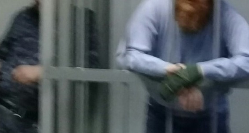 Экс-майора МВД Алексея Дымовского, обвиняемого в незаконном обороте тротила, суд Новороссийска оставил под стражей еще на месяц