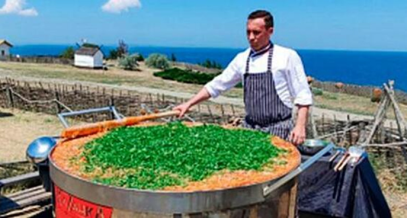 На фестивале «Кубанский рушничок» в Атамани сварят тонну борща