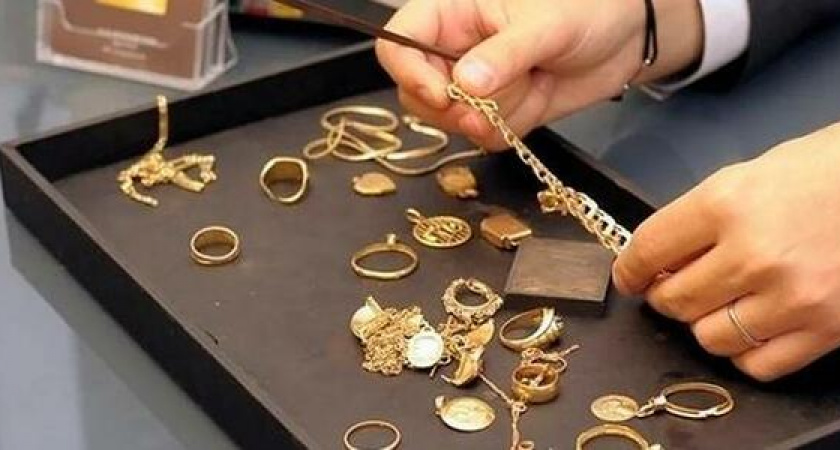 Жительница Новороссийска купила в «Красной площади» золотой браслет, а он оказался подделкой