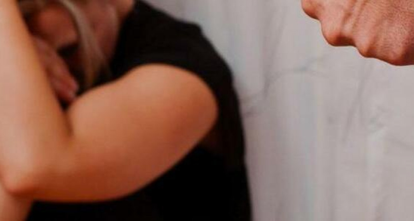 «Чуть не убил меня дубовой табуреткой!»: бывший супруг продолжает избивать новороссийку даже после развода