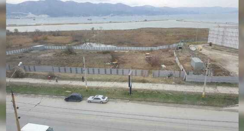 «Снят плодородный слой почвы. Разрушены гнезда птиц»: новороссийцы продолжают наблюдать варварскую работу спецтехники в водосборной зоне Суджукской лагуны