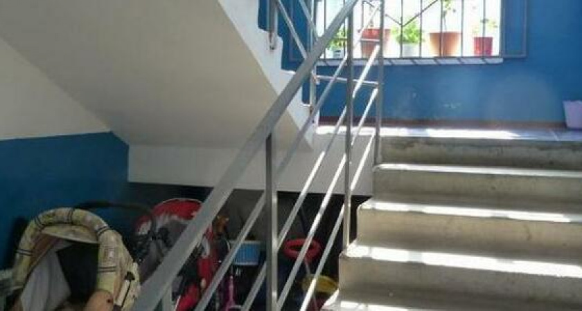 В Новороссийске уборщица подъезда украла детскую коляску