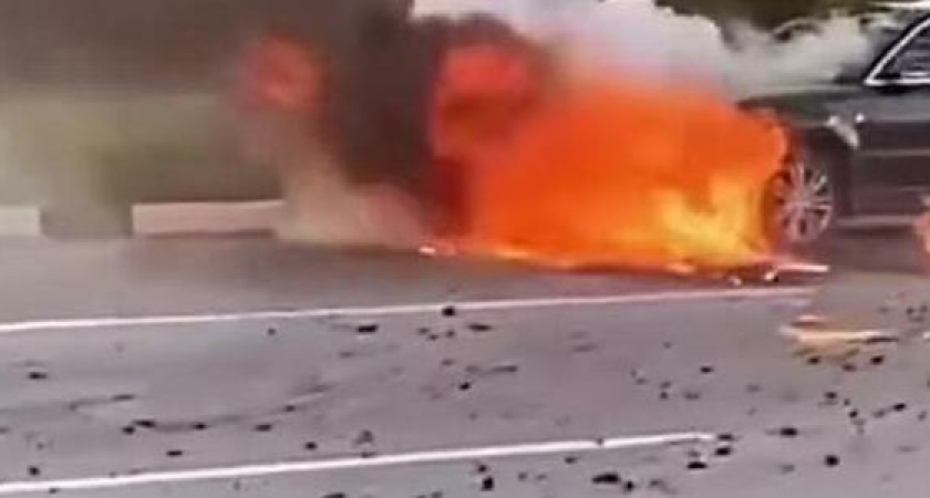 В Новороссийске на ходу загорелась машина