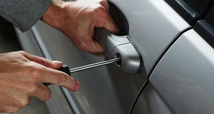 В Новороссийске задержали автоугонщика, который так и не смог украсть машину