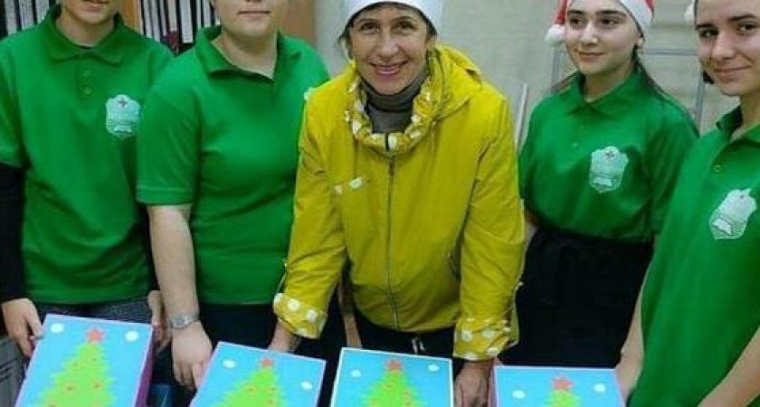 Серебряные волонтеры Новороссийска открыли сбор подарков к Новому году для пожилых и инвалидов