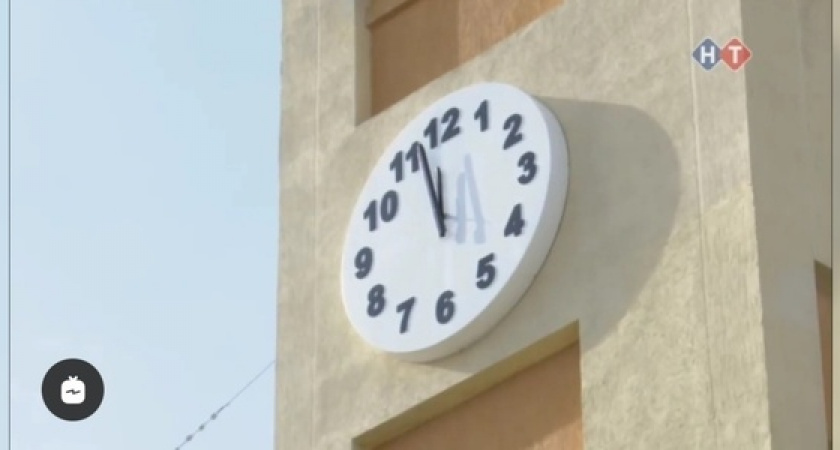 Главную башню новороссийского Дворца творчества украсили модные часы