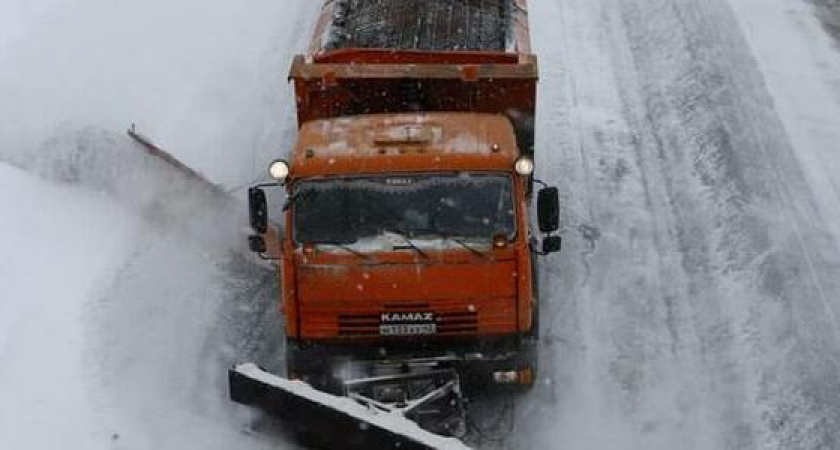 В Новороссийске дороги чистят 20 единиц техники, а тротуары – 498 уборщиков. Горожане жалуются на гололед