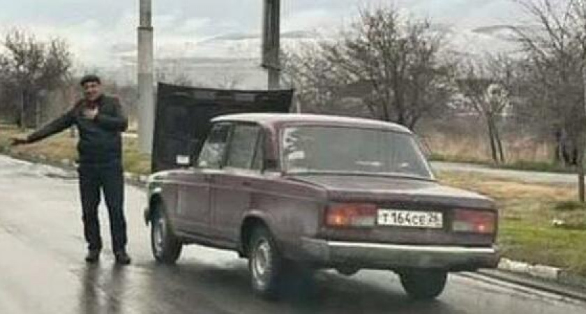 В Новороссийске объявился гастролер-попрошайка: мужчина просит деньги на бензин, готов принять перевод. Но от буксировки или канистры топлива отказывается