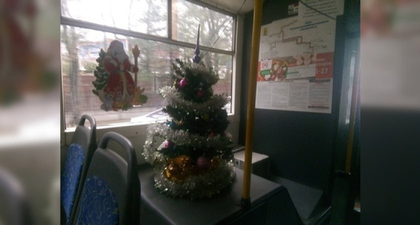 Маршрут «Новогодний»: по улицам Новороссийска курсирует волшебный троллейбус