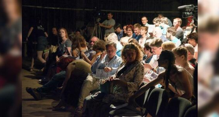 Насыщенная афиша и автографы российских звезд: в Новороссийске стартовал XVI Фестиваль театров малых городов России