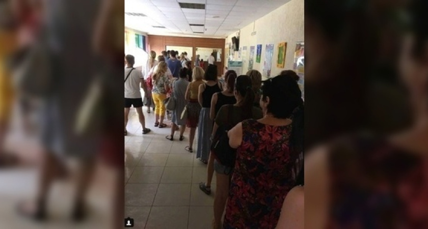 В новороссийской детской поликлинике огромные очереди: в Горздраве прокомментировали ситуацию