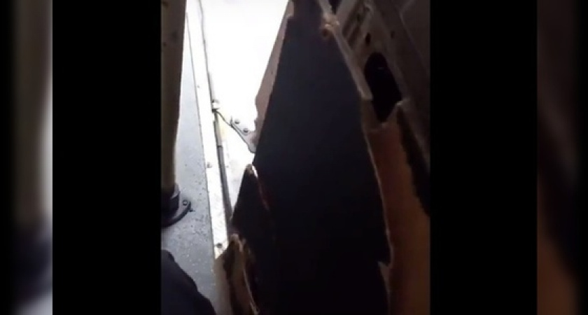 Горожане возмущены ужасным состоянием маршрутки, которая колесит по улицам Новороссийска: видеожалоба направлена в мэрию