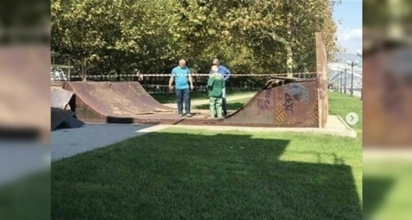 Рабочие приступили к ремонту аварийной скейт-площадки на набережной после жалоб новороссийцев