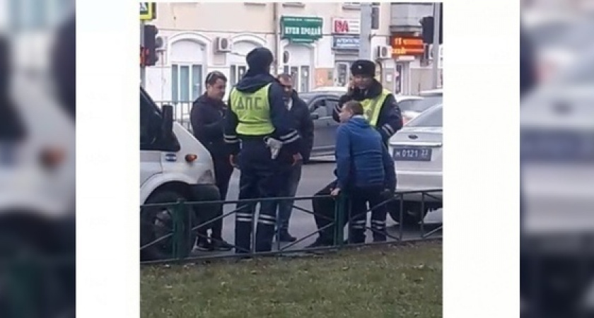 «Он был в стельку пьян!»: новороссийцы сняли на видео задержание невменяемого водителя маршрутки