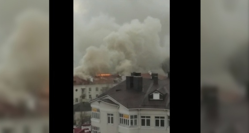 В Новороссийске у площади Героев полыхает жилой дом: очевидцы публикуют видео с места пожара