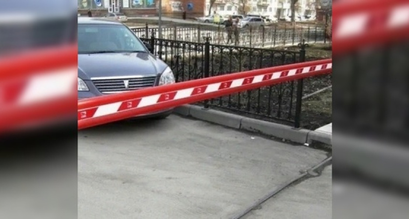 Водитель в знак протеста преградил въезд в горбольницу Новороссийска