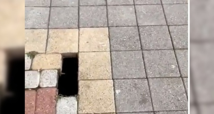 «Будьте осторожны!»: новороссийцы обнаружили колодец с водой под провалившейся плиткой на набережной
