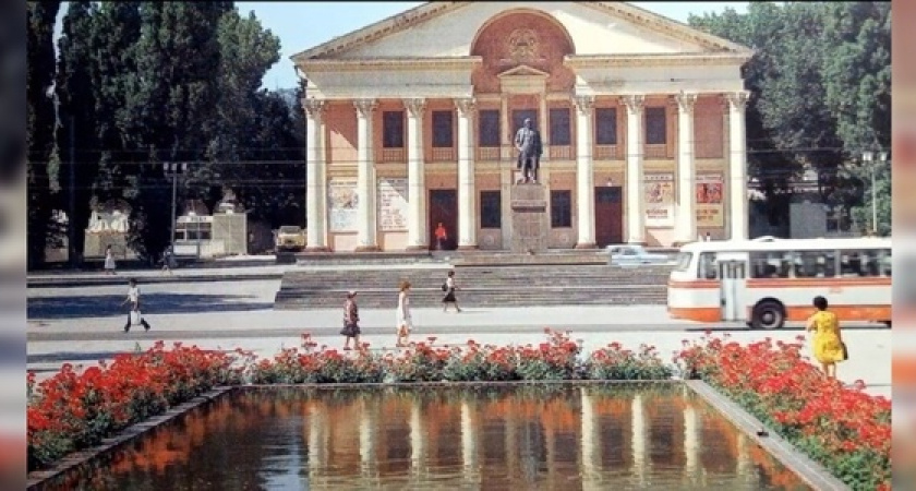 «Интересно смотреть, как город выглядел в деталях»: видеоподборка советских открыток, посвященных Новороссийску