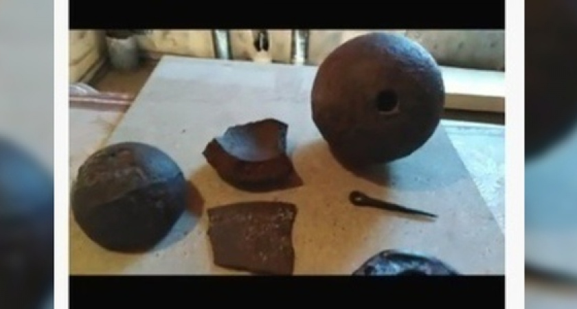 Копатель нашел в лесу под Новороссийском старинное пушечное ядро. Видео находки