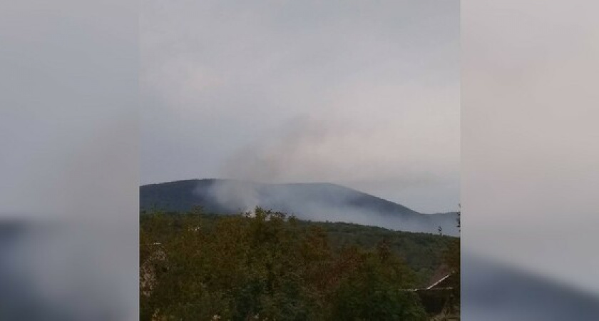 Под Новороссийском в очередной раз горела свалка: жители пригорода сняли на фото и видео столб ядовитого дыма