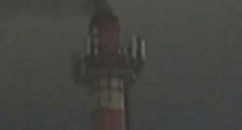 "Дышите глубже морозным воздухом, возможно - и в своих квартирах": из котельной Новороссийска валит черный дым