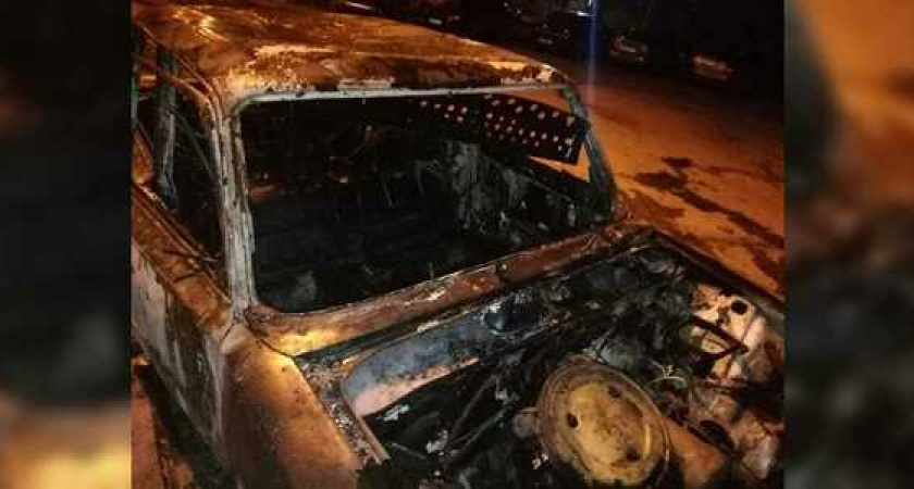 Ночью в Центральном районе Новороссийска огнем уничтожило легковой автомобиль