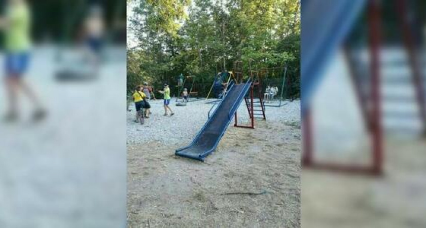 «Плакать хочется от того, что сделали!»: жителям села Цемдолина построили долгожданную детскую площадку