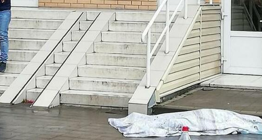 В Новороссийске девочка-подросток выпала с высоты 11-го этажа