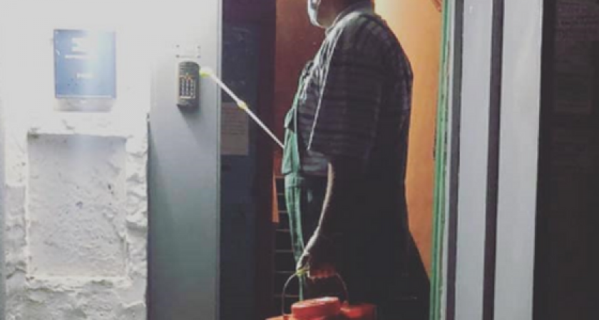 В Новороссийске возобновили дезинфекцию в подъездах, на остановках и детских площадках