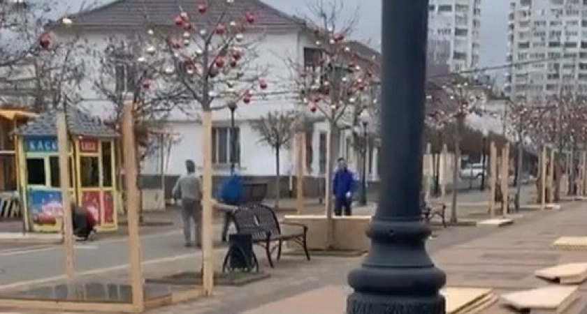 В Новороссийске на бульваре Черняховского открывается новогодний арт-базар