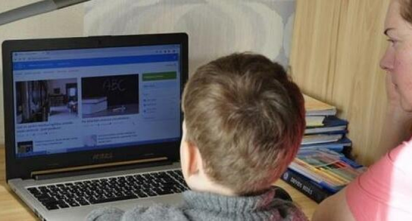 Жители Новороссийска присоединились к акции протеста против дистанционного образования