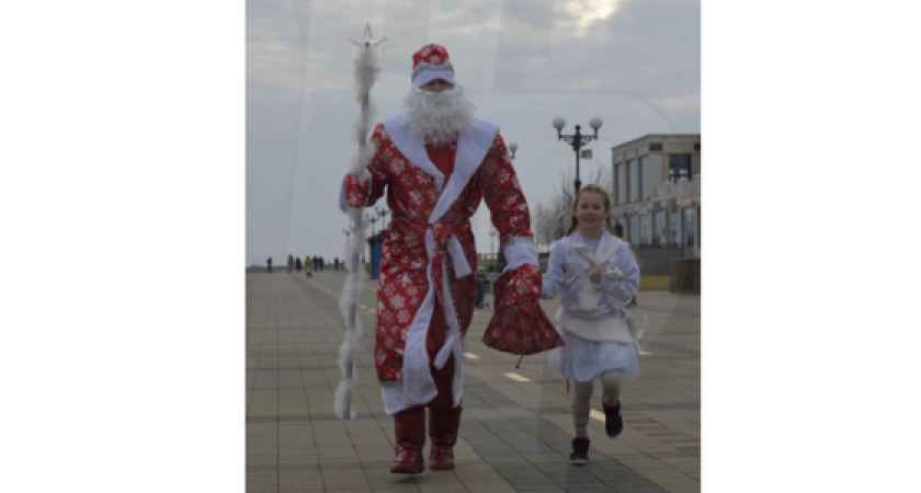 В Новороссийске по набережной пробежится толпа Дедов Морозов: когда на это можно посмотреть?