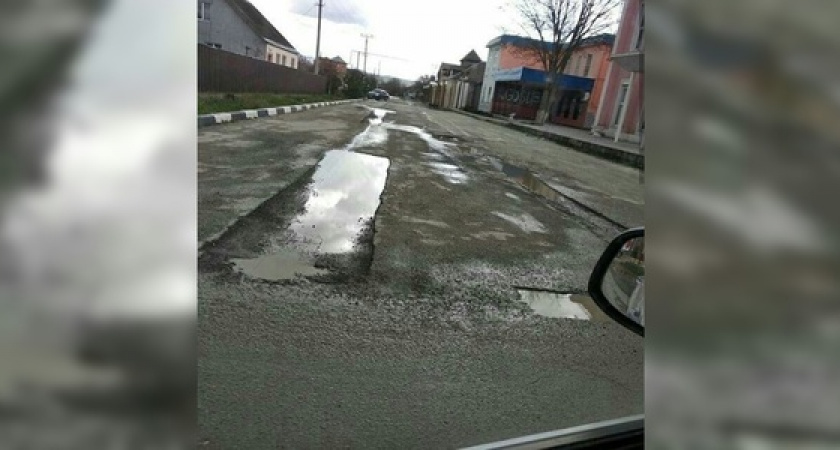 «Дорожники решили нас взбодрить»: жители пригорода Новороссийска пожаловались на работу дорожных служб