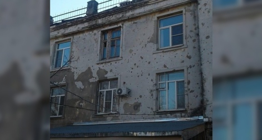 «Мы живем в нечеловеческих условиях»: жители Новороcсийска пожаловались на состояние своего дома и подъезда