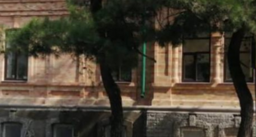 Житель Новороссийска обеспокоен ходом реставрации исторического здания на улице Революции 1905 года