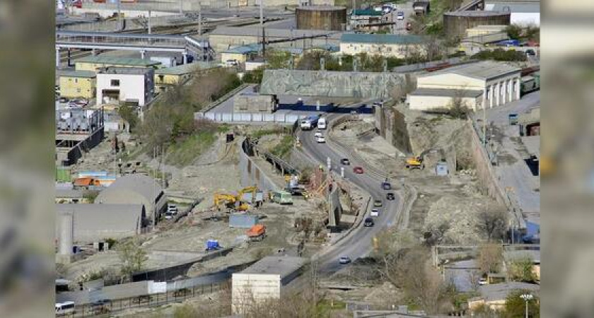 Дома на Сухумском шоссе приходят в негодность из-за строительства автомагистрали