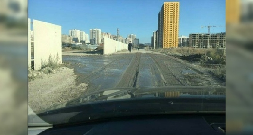 Жители 16-го микрорайона Новороссийска просят местные власти сделать дороги и тротуары на новых улицах