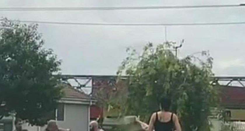 Прокатили на капоте и забрызгали газовым баллончиком: молодая пара дала отпор двум амбалам на дороге в Новороссийске