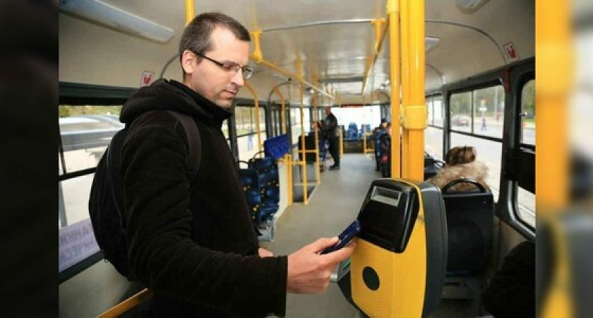 В Новороссийске со временем оплатить проезд в общественном транспорте можно будет только безналом: систему модернизируют постепенно