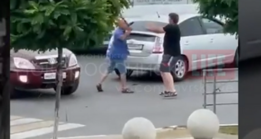 Дорожные войны: в Новороссийске водитель маршрутки накинулся с дубинкой на автомобилиста