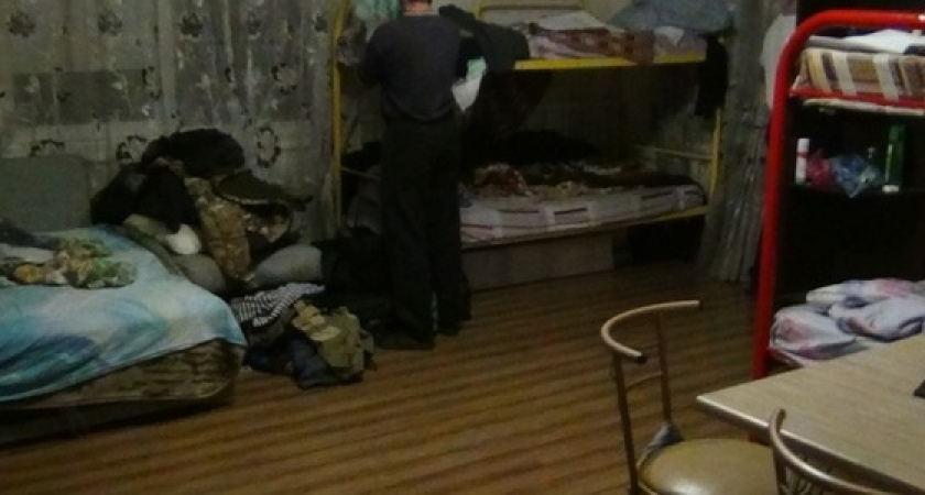В Новороссийске полицейские  прикрыли нелегальный хостел в подвале дома (оперативная съемка)